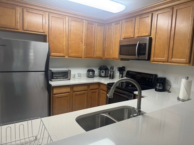 Building Photo - Furnished Two Bedroom Condo in the Center of Destin