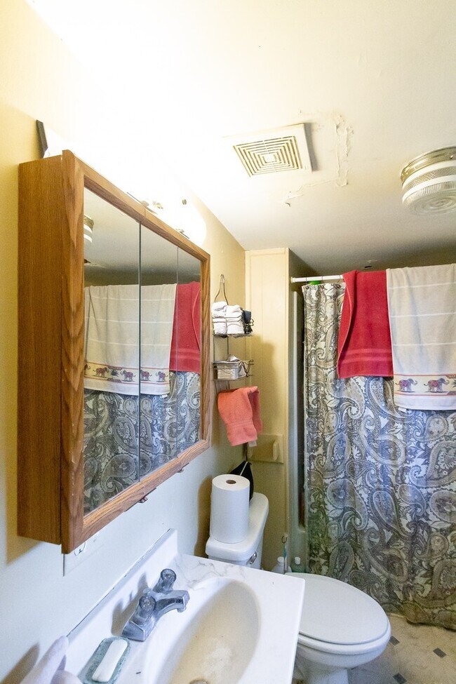 Foto del edificio - PRELEASING AUGUST 2024 - Large Back Porch