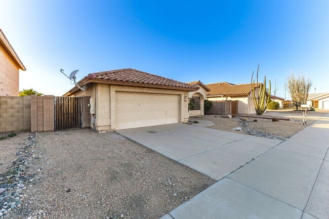 Photo - Spacious 3 Bed, 2 Bath Home in Peoria - Your Perfect Home Awaits!
