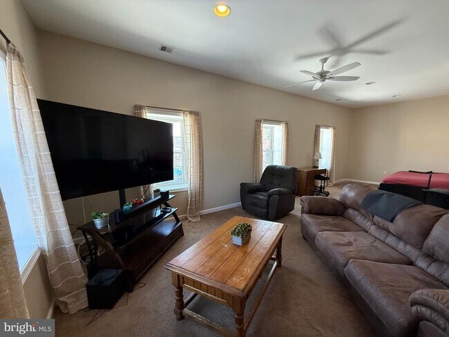 Foto del edificio - 2 S 3rd St