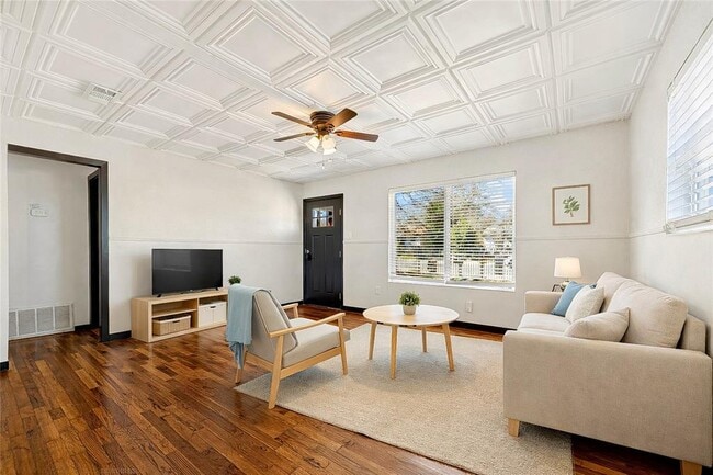 Building Photo - 6915 Providence Ave