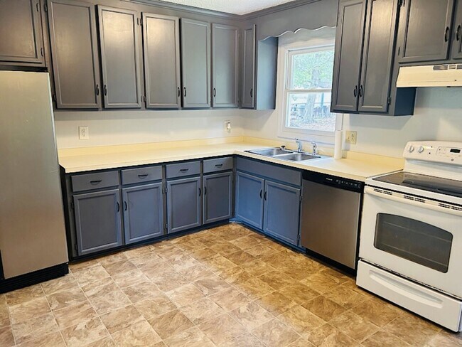 Building Photo - 2600 Rockwood