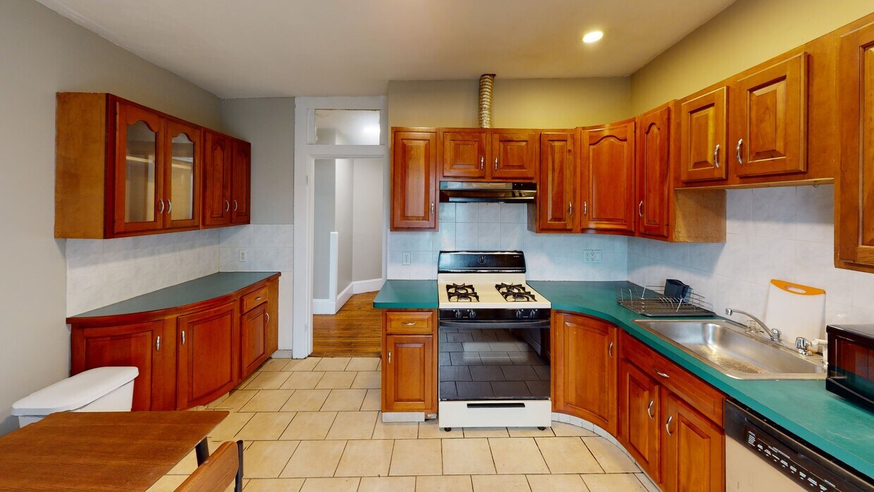 Photo - Private bedroom in 4 bed/2 bath Home