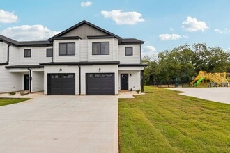 Building Photo - 895 Ac Little Dr