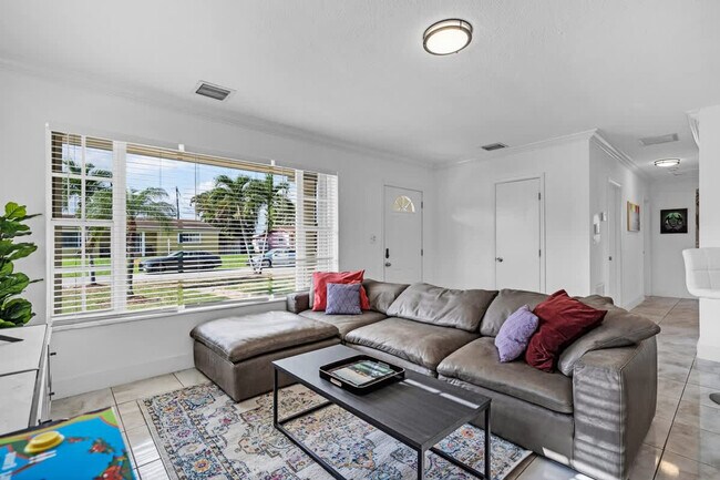 Foto del edificio - 18715 NW 10th Ct