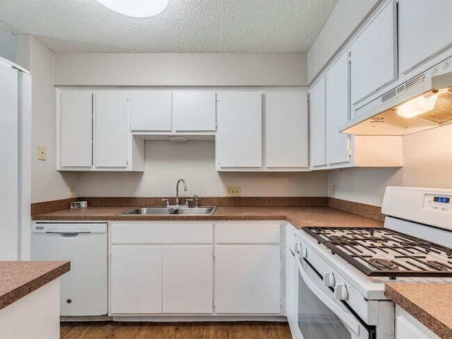 Foto del edificio - 1110 Hyridge St