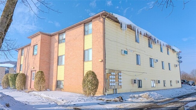 Foto del edificio - 6379 Robinson Rd