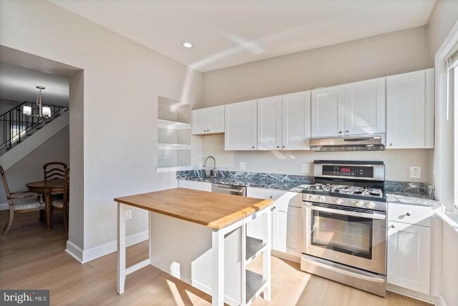 Building Photo - 3819 Roland Ave