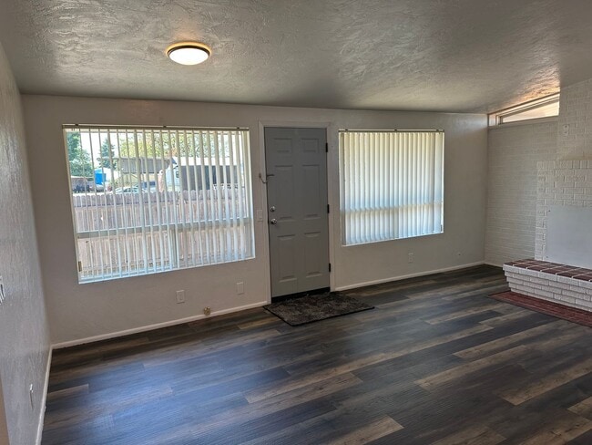 Building Photo - Updated 3 bedroom 1 bath house in Eugene