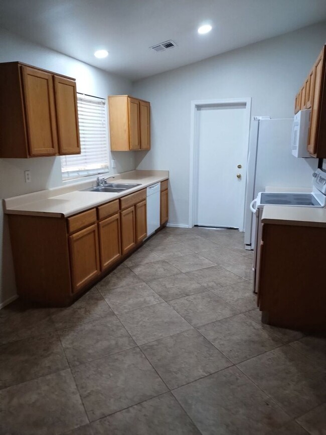 Building Photo - North Avondale Home