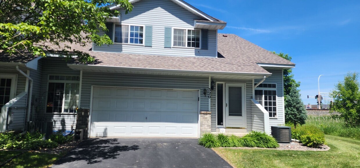 Primary Photo - Beautiful 2 bedroom 2 bath End Unit Townhouse