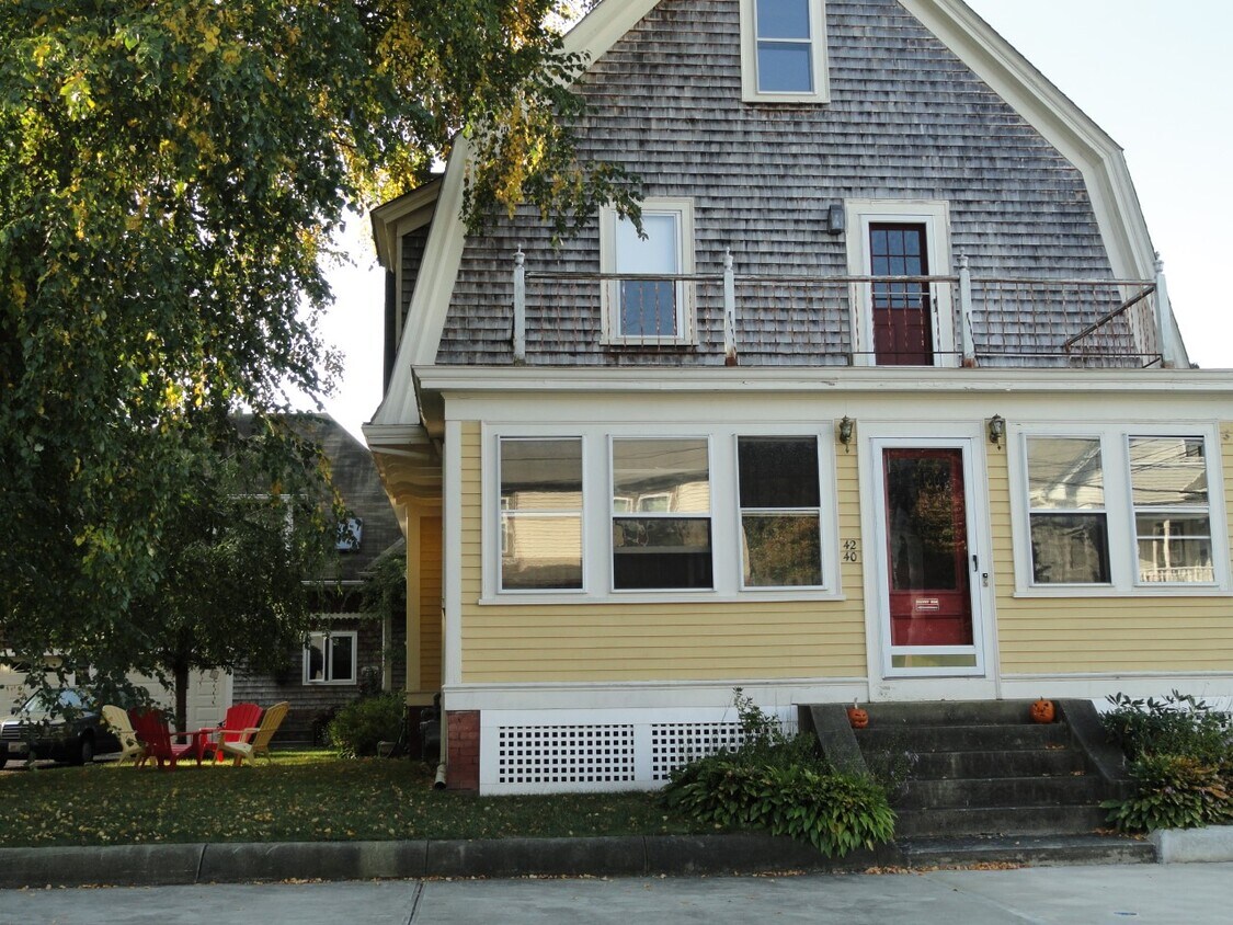 42 Chestnut Ave Unit 42, Cranston, RI 02910 Apartments in Cranston