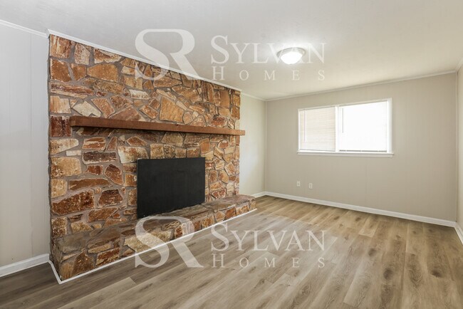 Foto del edificio - 6111 Thunderwood Rd