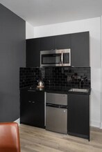 Building Photo - 2020 R. Saint-Denis