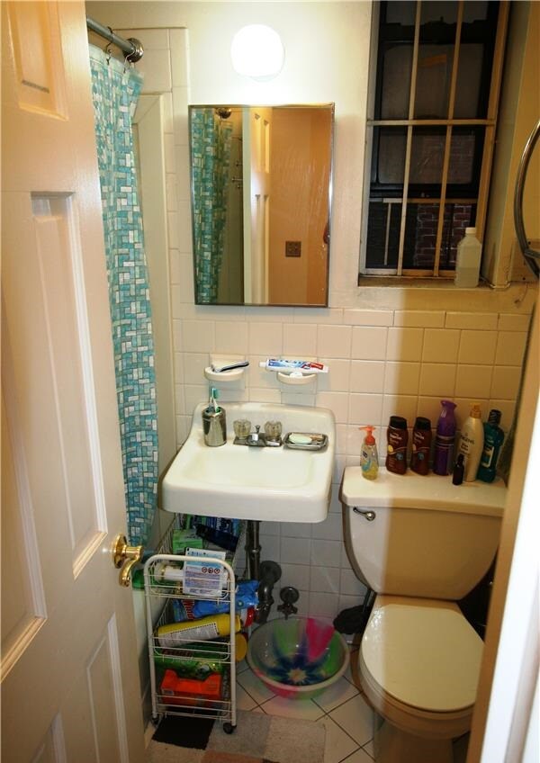 Building Photo - 330 E 95th St