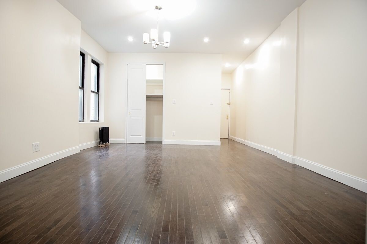 Primary Photo - 1628 Broadway