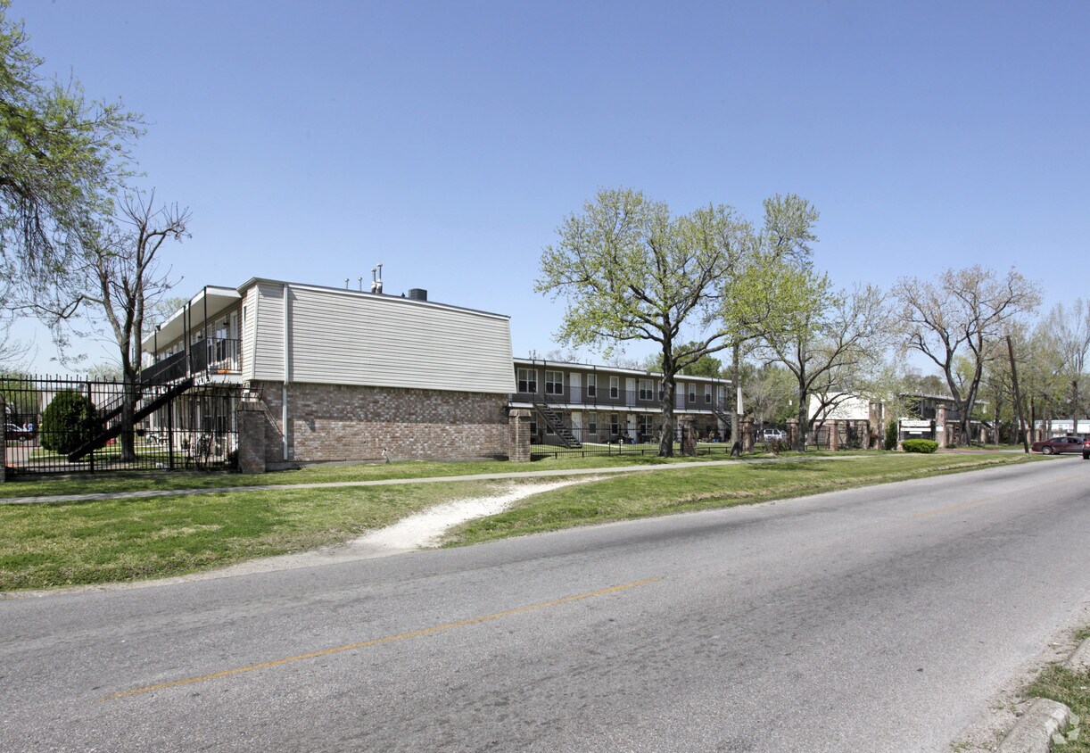Yale Village Apartments Houston