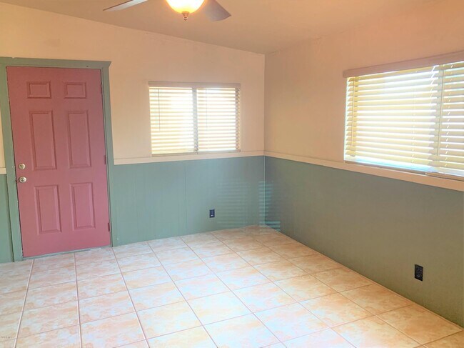 Building Photo - 3037 E Mulberry Dr