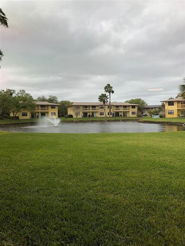 Foto principal - 650 W Pope Rd