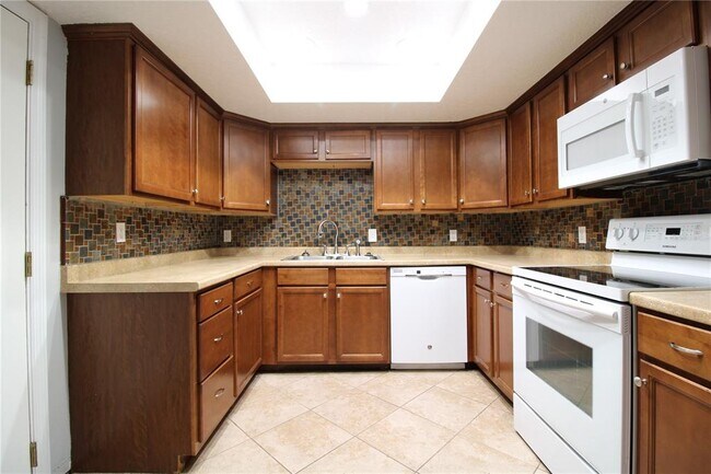 Building Photo - 143 Lago Vista Blvd