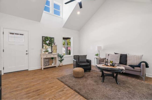 Building Photo - 629 Spencer Ave