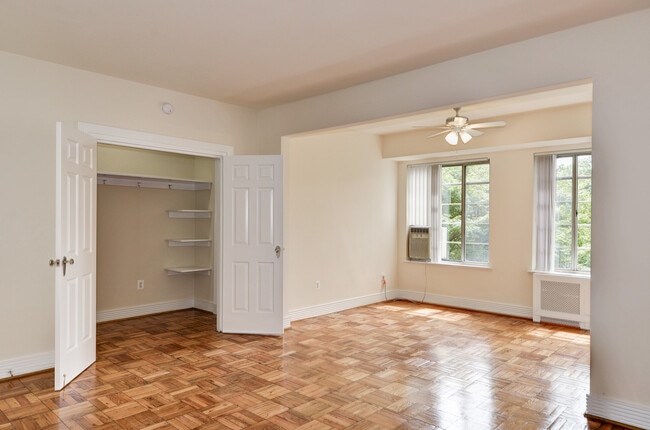 Studio, 1-Bedroom and 2-Bedroom Floor Plans - Majestic Apartments