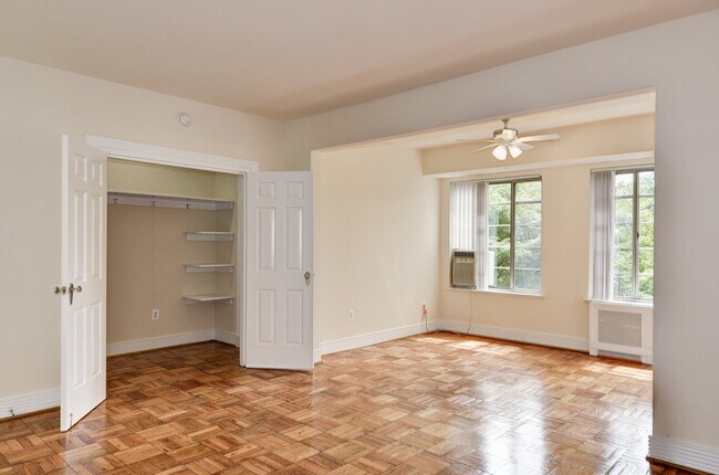 Estudio, de una habitación y planos de planta de dos habitaciones - Majestic