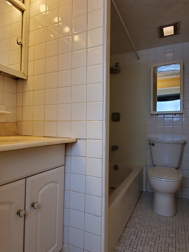 Foto del edificio - 114 Woodbridge Ave