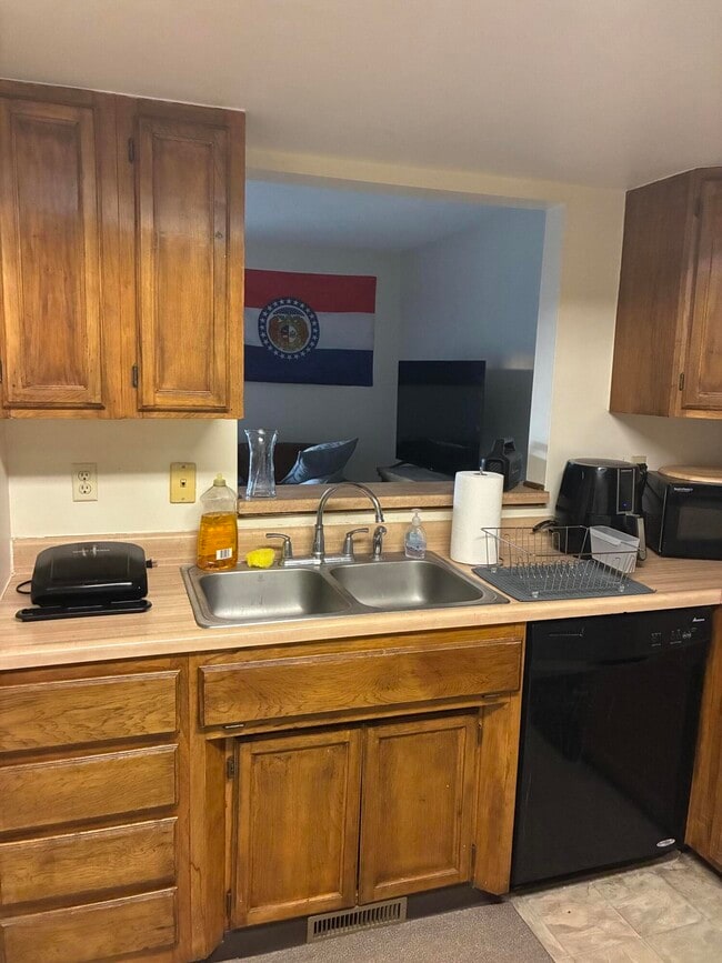 Building Photo - 459 Foxfire Dr