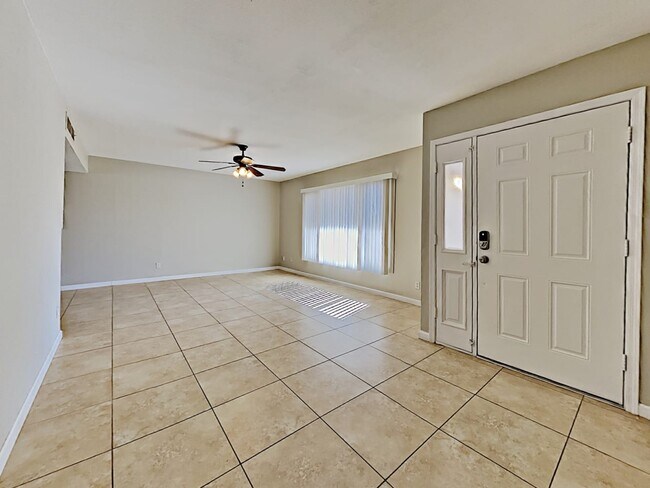 Foto del edificio - 5222 W Maui Ln