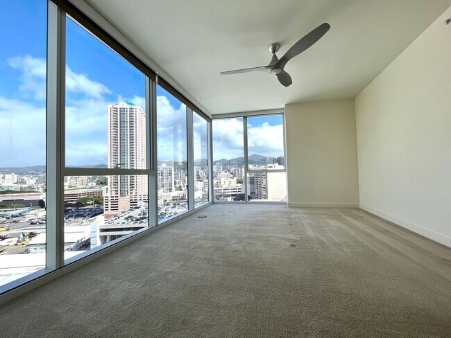 Building Photo - Symphony Honolulu: 2 Bed, 2 Bath w/ 2 Tand...