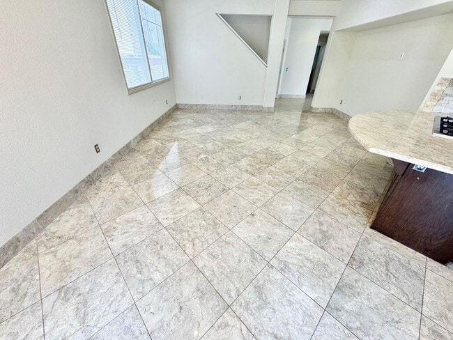 Building Photo - BEAUTIFUL TWO-STORY 4 BEDROOM 3 BATH HOME ...