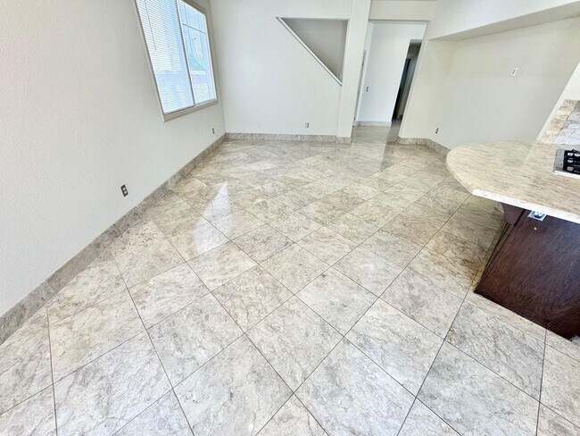 Foto del edificio - BEAUTIFUL TWO-STORY 4 BEDROOM 3 BATH HOME ...