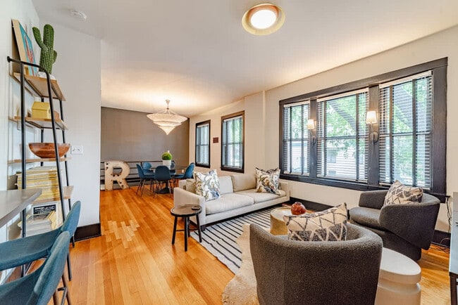 Foto del edificio - 1708 W Waveland Ave