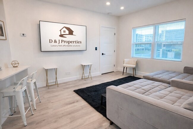Foto del edificio - 617 Riverview Blvd
