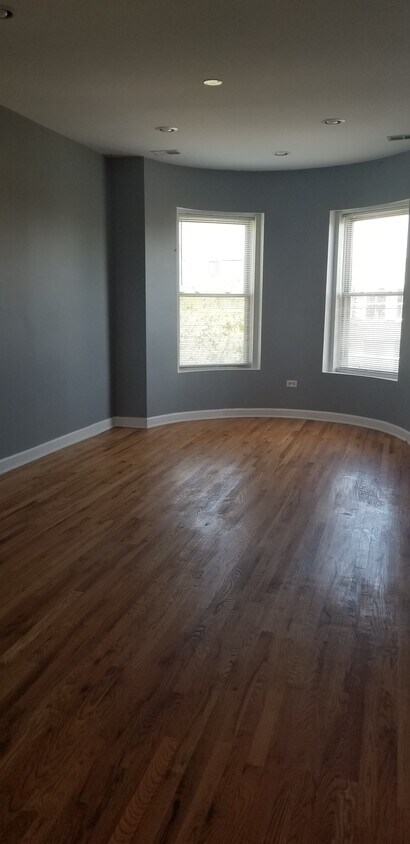Foto principal - 5822 S Indiana Ave