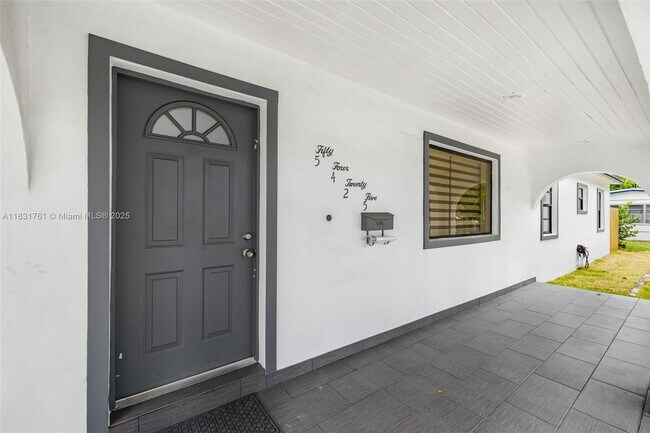Foto del edificio - 5425 SW 112th Ave