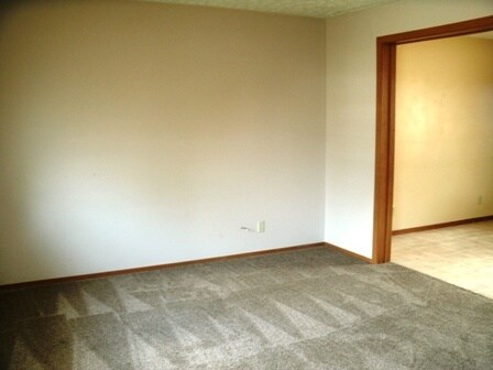 Building Photo - 3935 N Meadow Ridge Dr