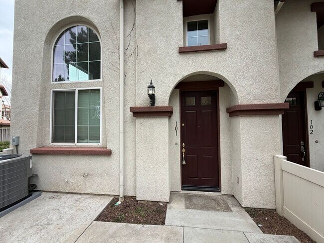 Foto del edificio - 33770 Willow Haven Ln