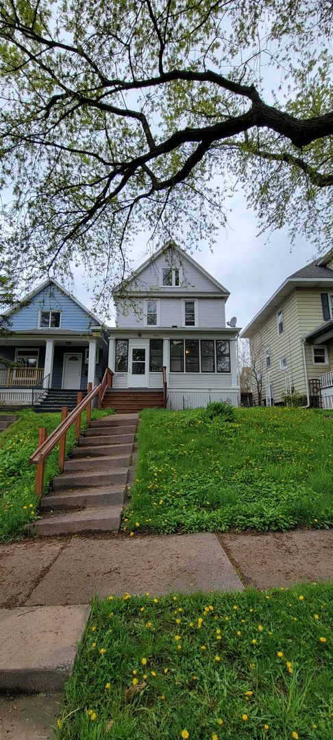 Foto del edificio - AVAILABLE JUNE 1st - 5 Bed 1.5 Bath Located In East Hillside