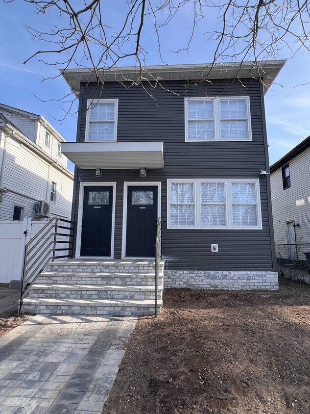 Primary Photo - 209-58 110th Ave