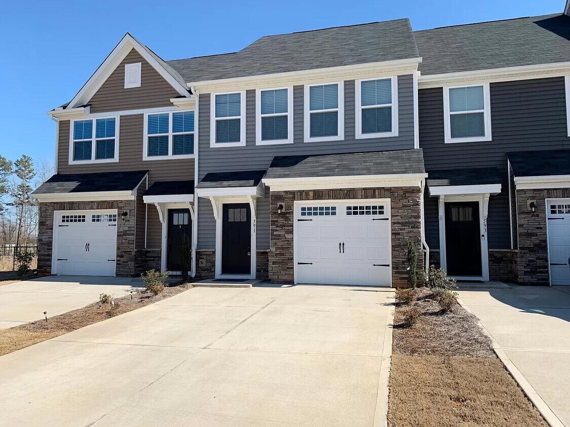 591 Preakness Run, Spartanburg, SC 29301 Townhome Rentals in