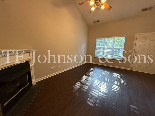 Building Photo - 3355 Kensington Pl