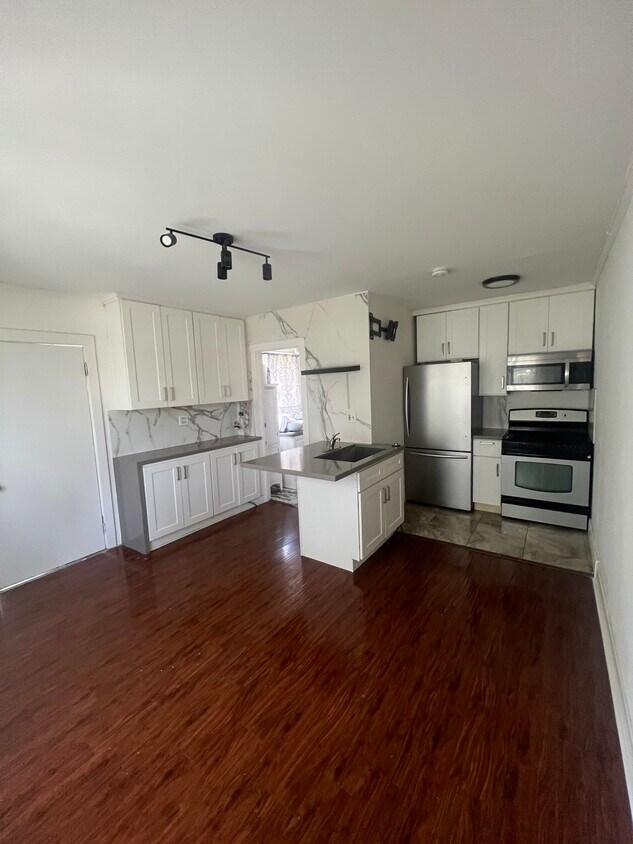 Sala de estar/cocina - 3678 Edenhurst Ave
