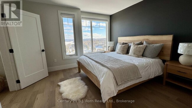 Building Photo - 302 - 11 TREETOPS LANE