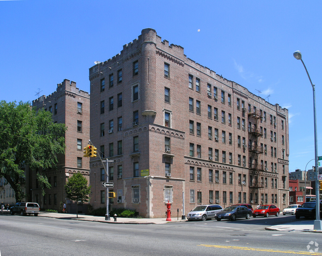 Primary Photo - 2144 Bronx Park E