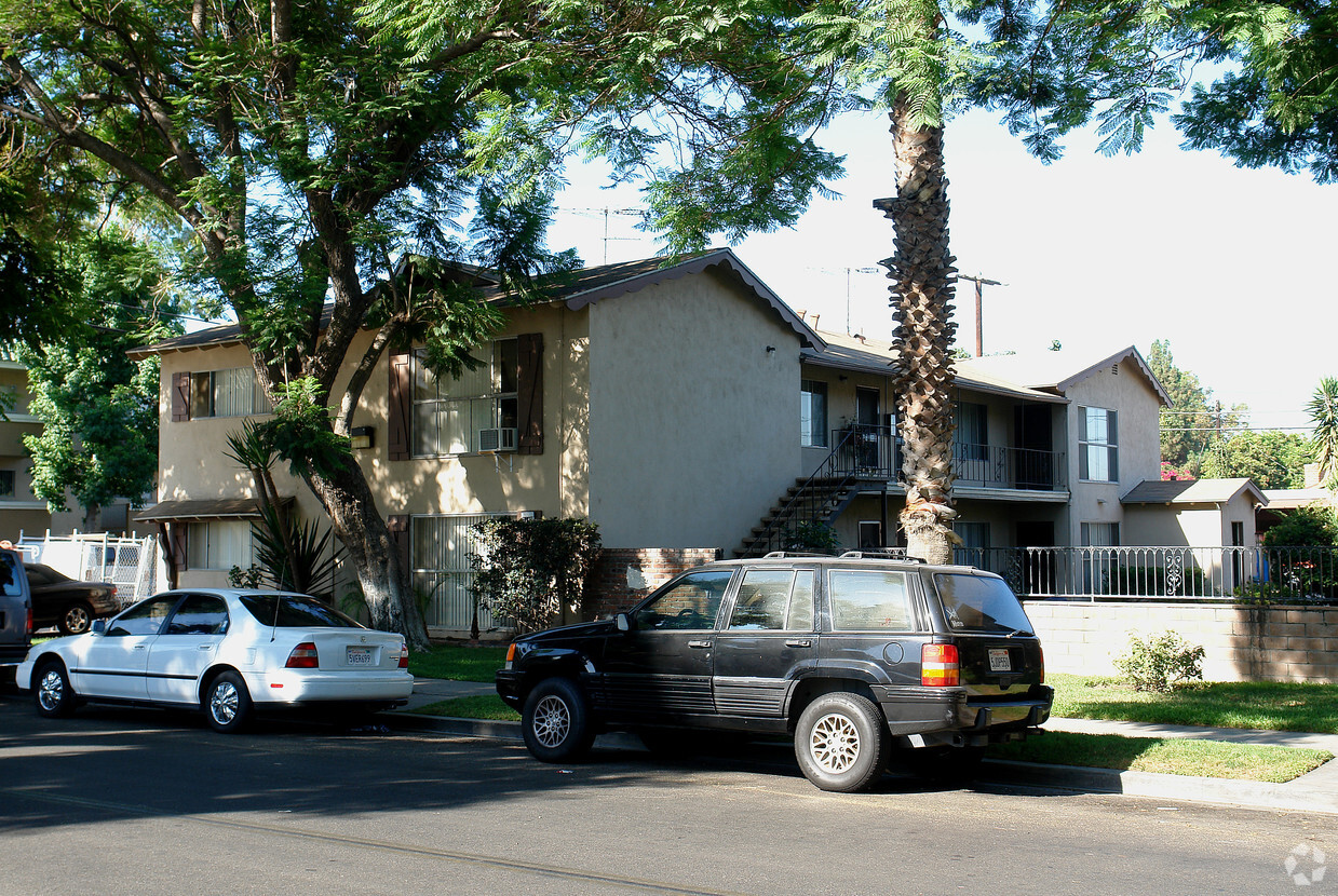 Building Photo - 2147 S Mallul Dr