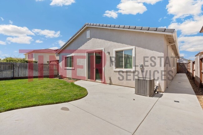Building Photo - Modern Elegance and Practicality Combined ...
