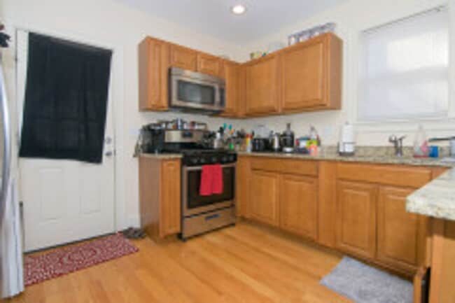 Building Photo - AMAZING 4 BED 2 BATH IN ALLSTON AVAILABLE JAN 1st!!!