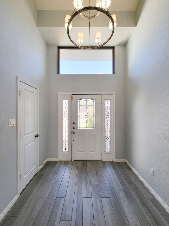 Building Photo - 15827 Echo Canyon Dr